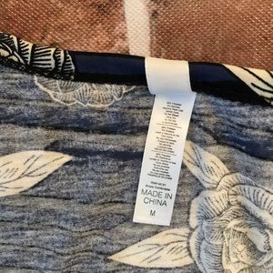 LuLaRoe Tops - Lularoe Classic tee, medium LuLaRoe Tops - Lularoe Classic tee, medium